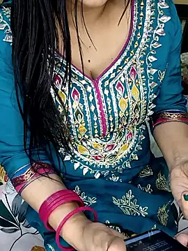 PRIYA_22's cam snapshot