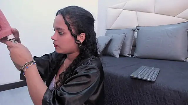 ValeriaJulio_'s cam snapshot