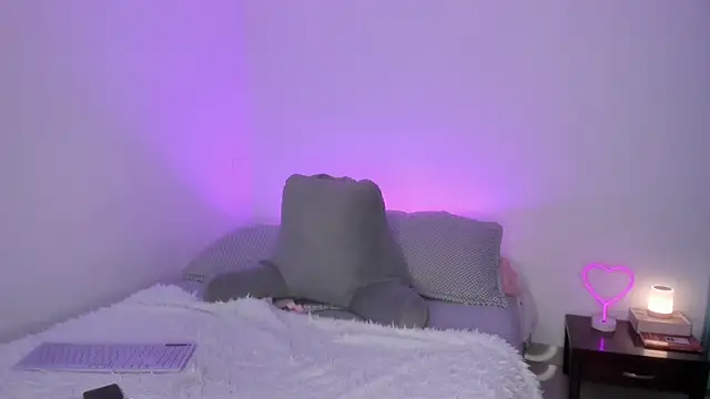 _lucianapalmer's cam snapshot