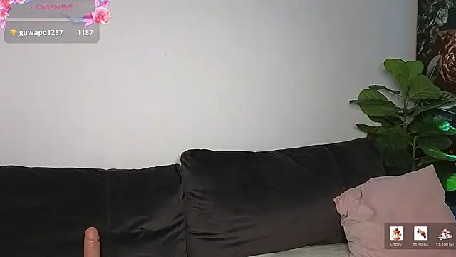 ReyaSophia's cam snapshot