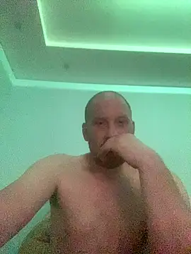Krzysiekg123 live sex cam
