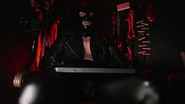 Master_Connor_BDSM live sex cam