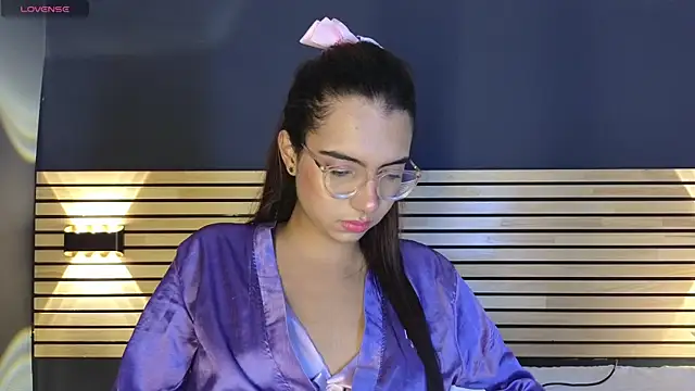 sara_saenz99 live sex cam