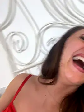 MayaVonDe live sex cam