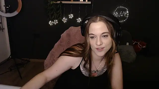 Luna_Lynn live sex cam