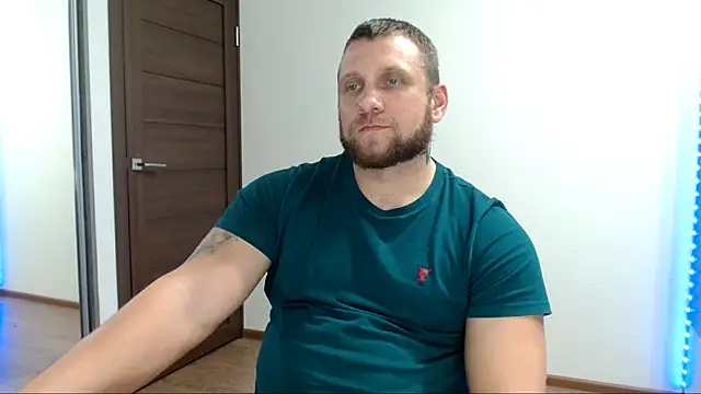 B-L-O-N-D's cam snapshot