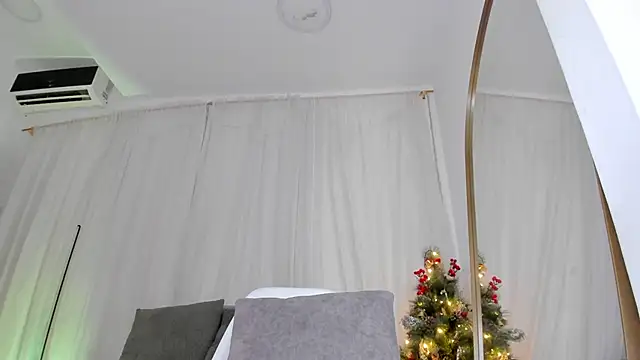 Petite_Lucie live sex cam