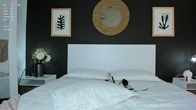 AlannaRussell_ live sex cam