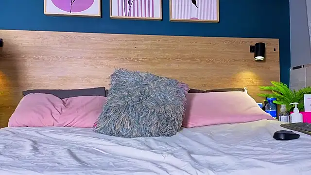 SarahMiler_'s cam snapshot