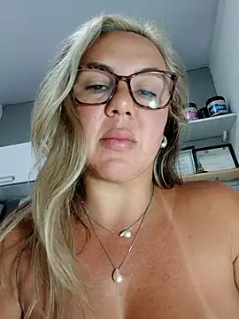 Pamelamilf's cam snapshot