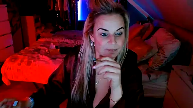 MystiqueMaven's cam snapshot