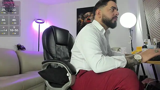 Ethan_Castellano live sex cam