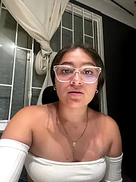 Alyha_Cortes's cam snapshot