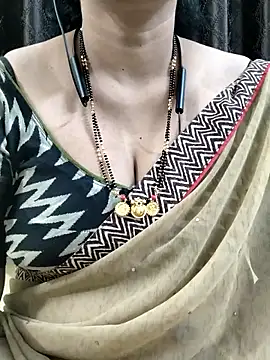 bhuvana_555's cam snapshot