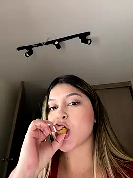 lunablossom_'s cam snapshot