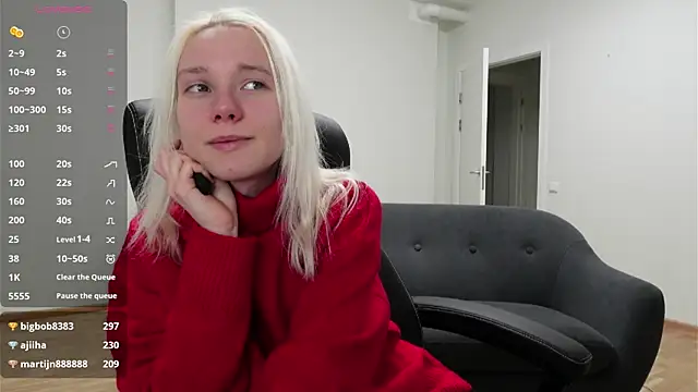 Laura_Chaplin's cam snapshot