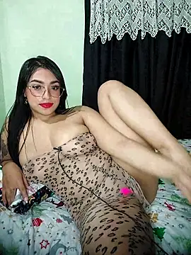 Linda_Saenz_'s cam snapshot