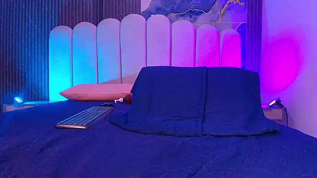 hot_dione's cam snapshot