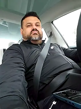 Roddog18 live sex cam