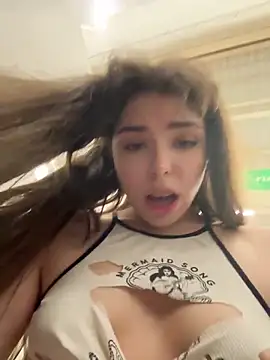 pantyless live sex cam