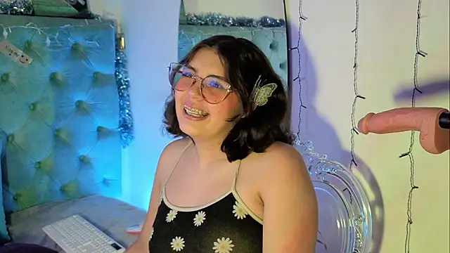 Paola_Lyon_'s cam snapshot