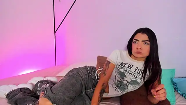 MiahCornell_'s cam snapshot