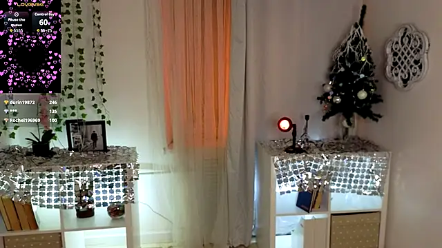 Freckle_Diyana's cam snapshot