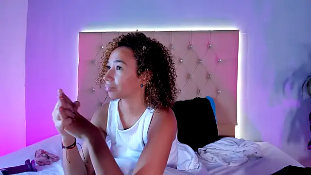 EmmaLawrence_'s cam snapshot