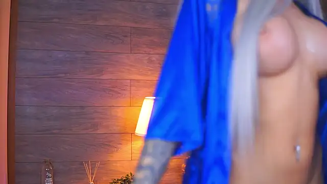 Juicy_Jessye live sex cam