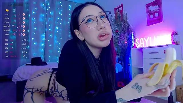 Sayluna live sex cam