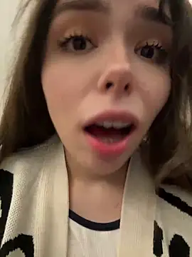 pantyless live sex cam