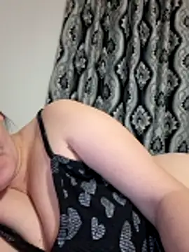 Ariana381 live sex cam