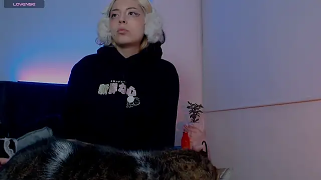 MiaBunnie's cam snapshot