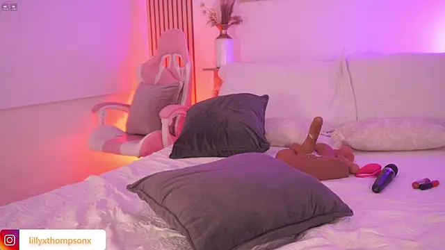 LillyThompson live sex cam
