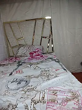 Julia-Blair's cam snapshot