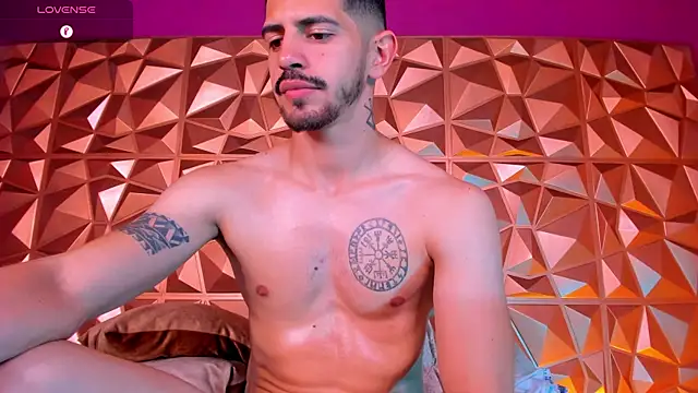 AlejandroStormm live sex cam