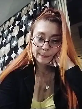 EmilyyRed's cam snapshot