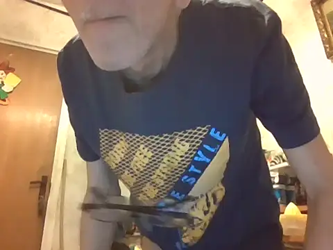 mariusica1@xh's cam snapshot