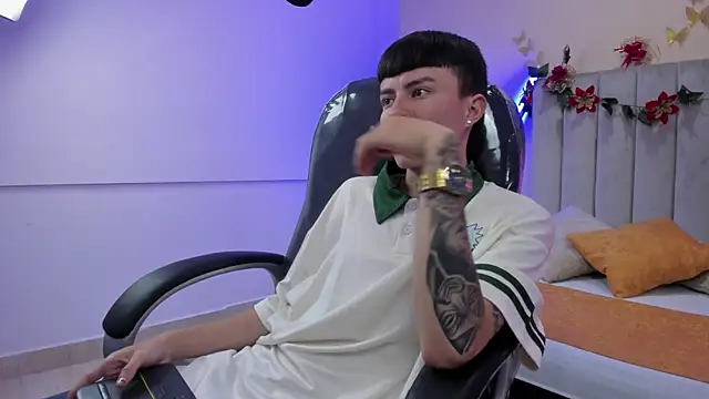 Nascary_Fox's cam snapshot