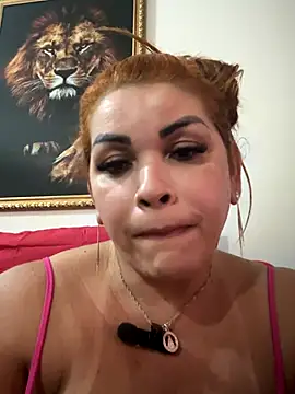 Bruninhaa34 live sex cam