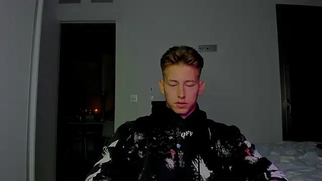 find0m_master's cam snapshot