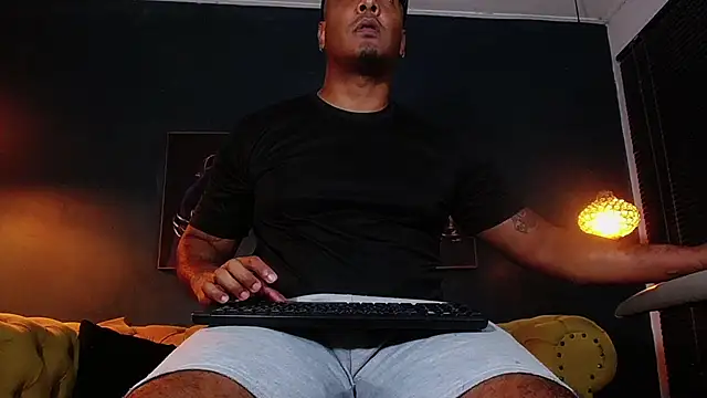 liam_howard's cam snapshot