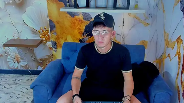 Chuck_LatinBoy's cam snapshot