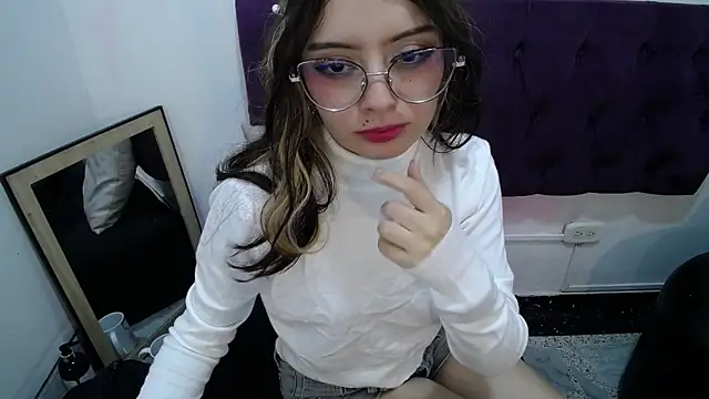 SofiaKitty-love's cam snapshot