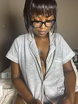 Moonzy77 live sex cam