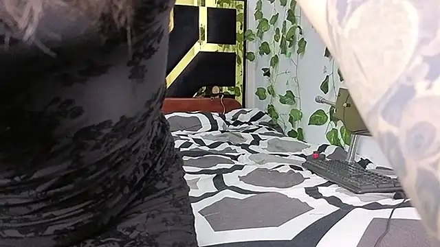 lucywhite13's cam snapshot