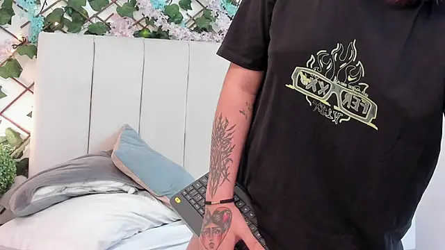 CharlotteBlossom's cam snapshot