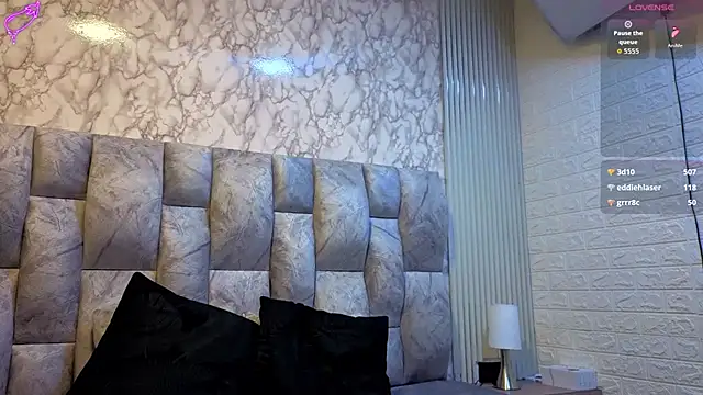 violett__golden's cam snapshot