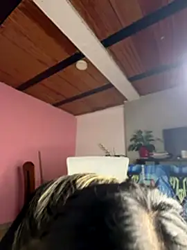 Cami_Leon2's cam snapshot