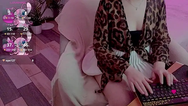 baby_debbie's cam snapshot